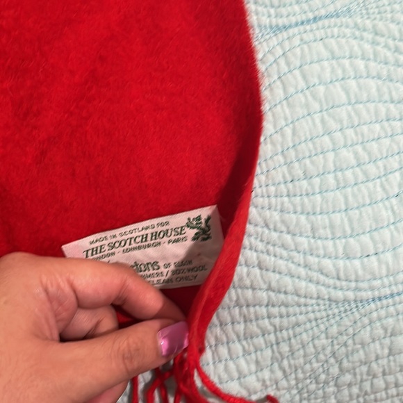 cashmere / wool red scarf - Picture 6 of 8